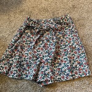 Floaral tie shorts